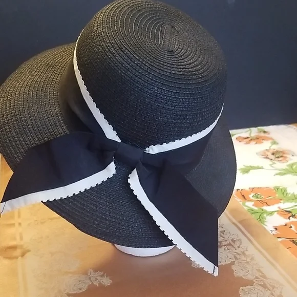 Elegant Black and White Women's Sun Hat - Picture 2 of 5